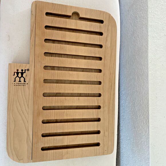 Rare ZWILLING J.A HENCKELS wood Bread  Board New - Picture 2 of 6